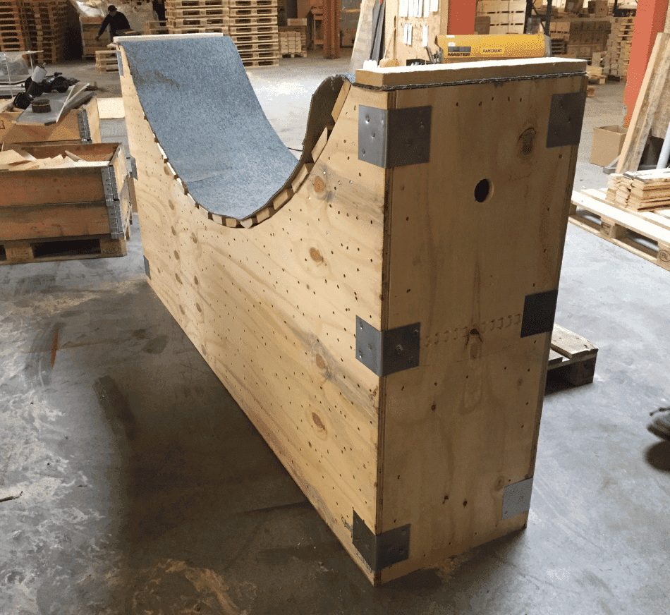 Heavy-duty wooden cradle for pipes shipping or storage solutions.