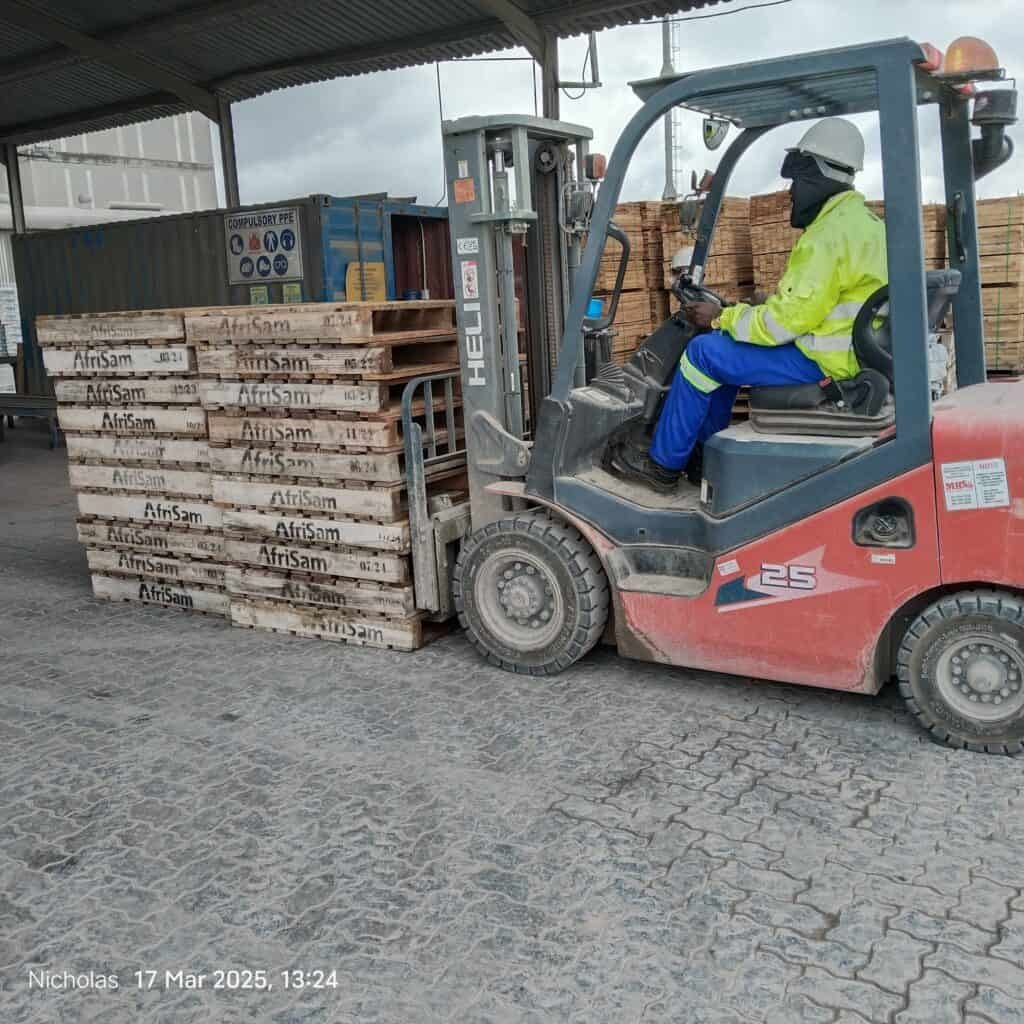FLT stacking pallets for inspection